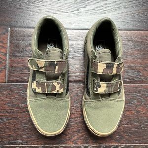 Boys Size 2 Vans Old Skool Green Camo Velcro Sneakers
